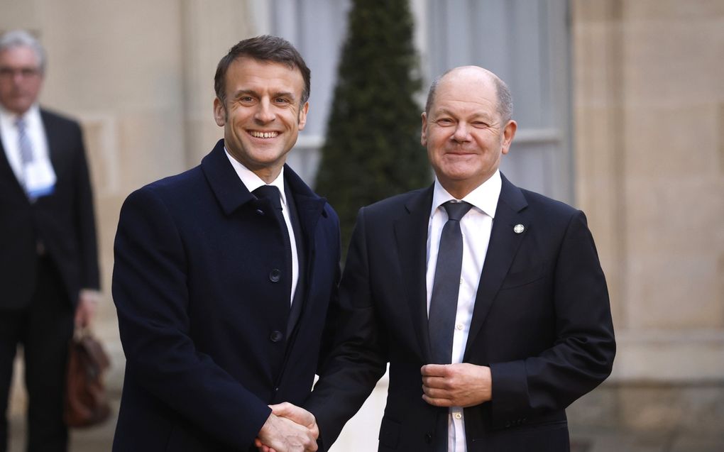 President Macron (l.) en bondskanselier Scholz in Parijs. beeld EPA,Yoan Valat