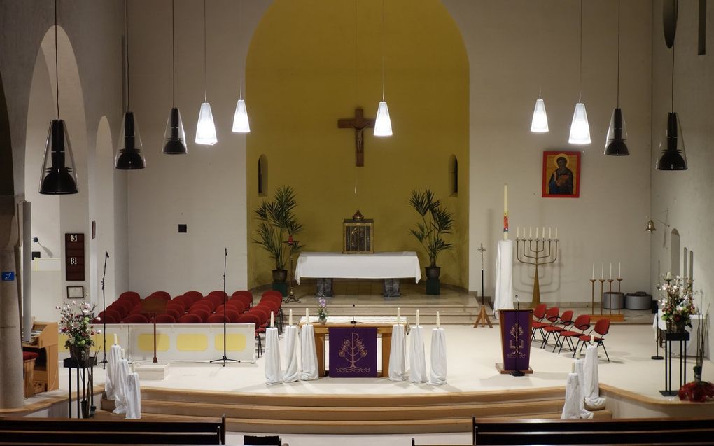 Interieur van de rooms-katholieke Lucaskerk in Venhuizen. beeld Wikimedia