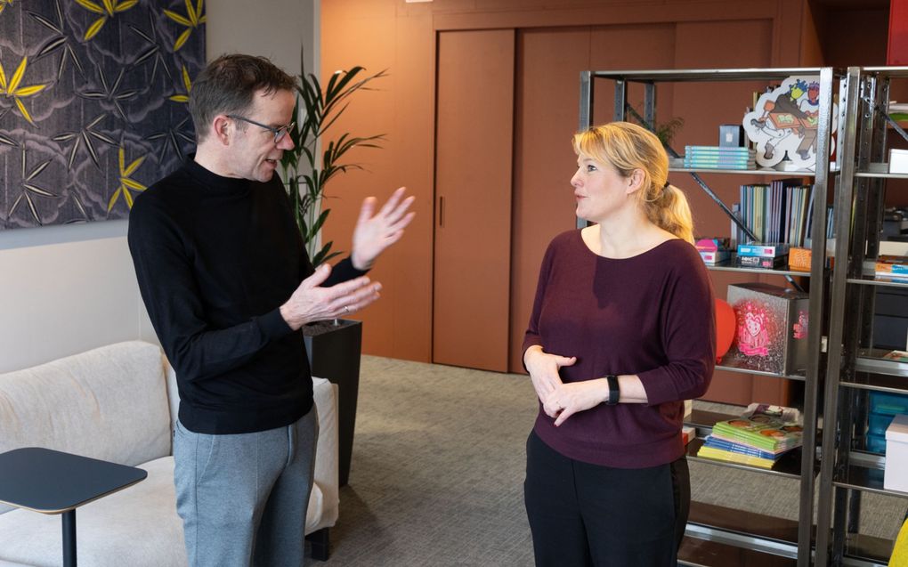 Sjoerd van den Berg (Driestar) in gesprek met Elsbeth Reitzema van kenniscentrum Rutgers. beeld RD, Anton Dommerholt