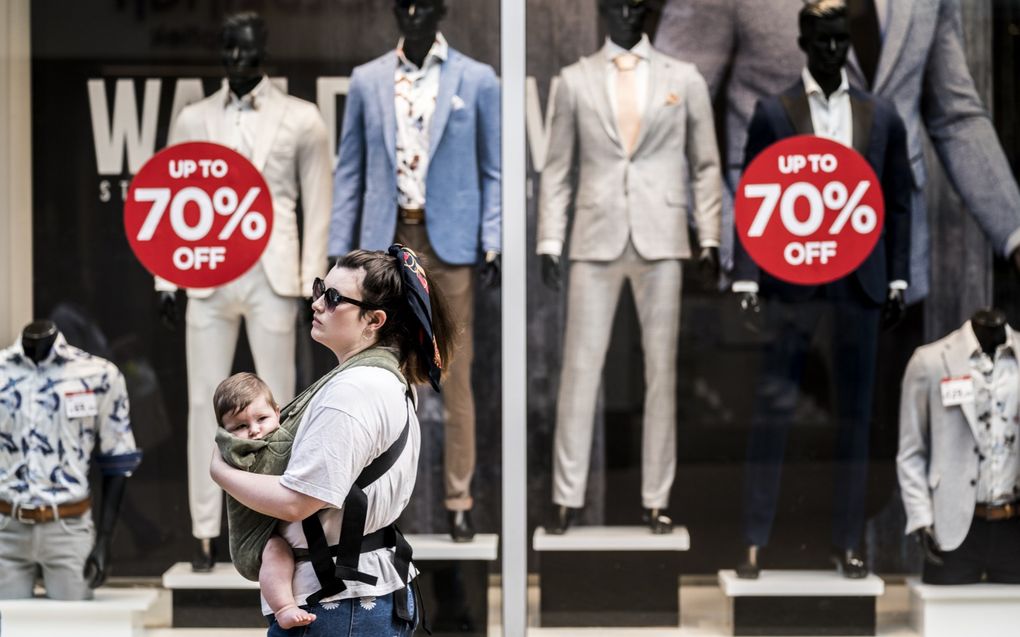 Veel onverkochte kleding wordt vernietigd. beeld ANP, Siese Veenstra