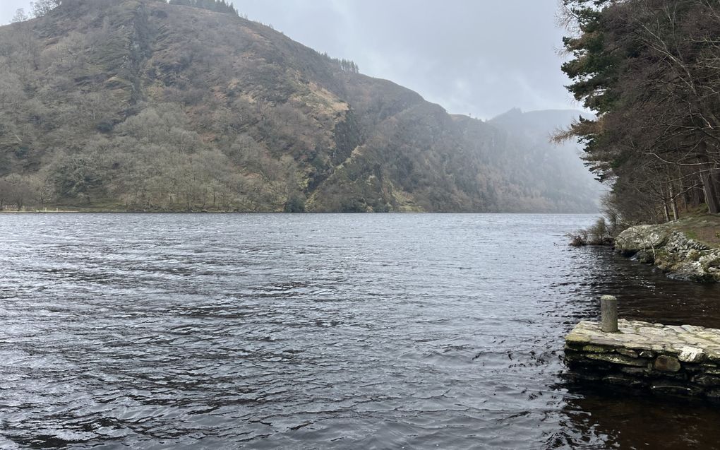 Het Ierse Wicklowgebergte kenmerkt zich door rotsachtige bergen, meren en watervallen. De foto is genomen in de Glendaloughvallei. beeld RD