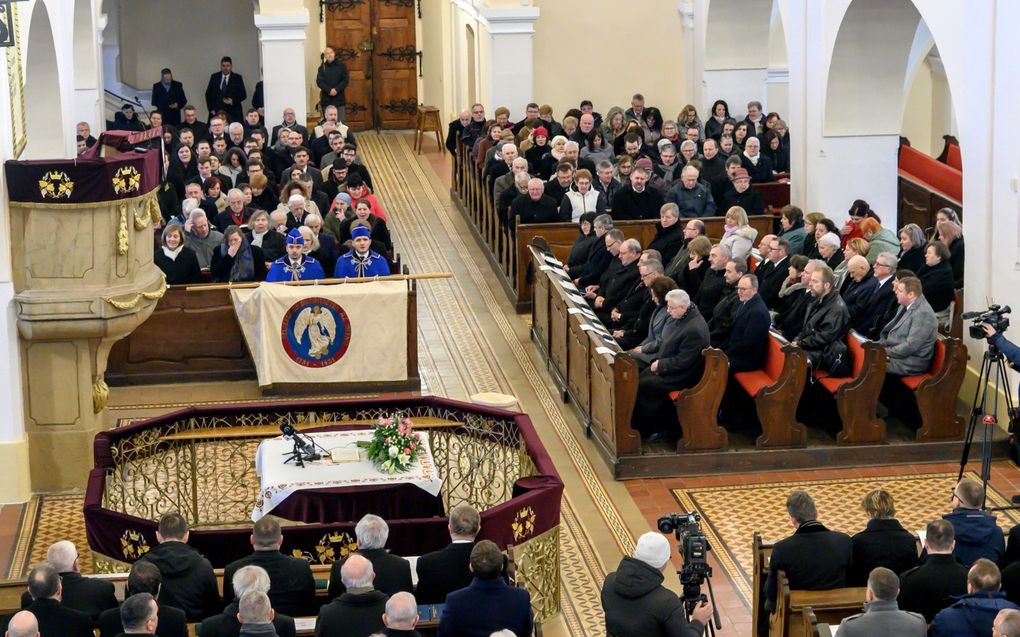 De academie in het Oost-Hongaarse stadje Sárospatak werd vorige maand tijdens een viering in de gereformeerde kerk omgedoopt tot universiteit. beeld RD