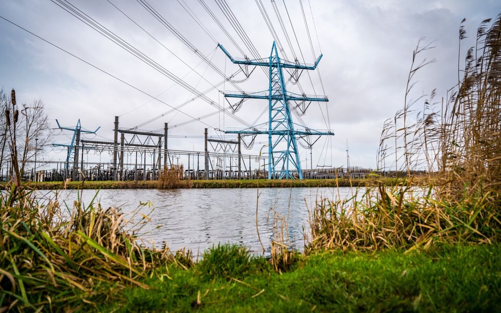 Elektriciteitsmasten bij een hoogspanningsstation van Tennet bij Den Haag. beeld ANP, Josh Walet