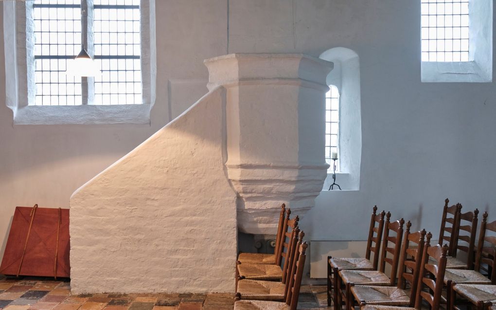 In de kerk te Fransum (Groningen) bevindt zich de oudste bakstenen preekstoel van Nederland, uit de 14e of 15e eeuw. beeld Sjaak Verboom