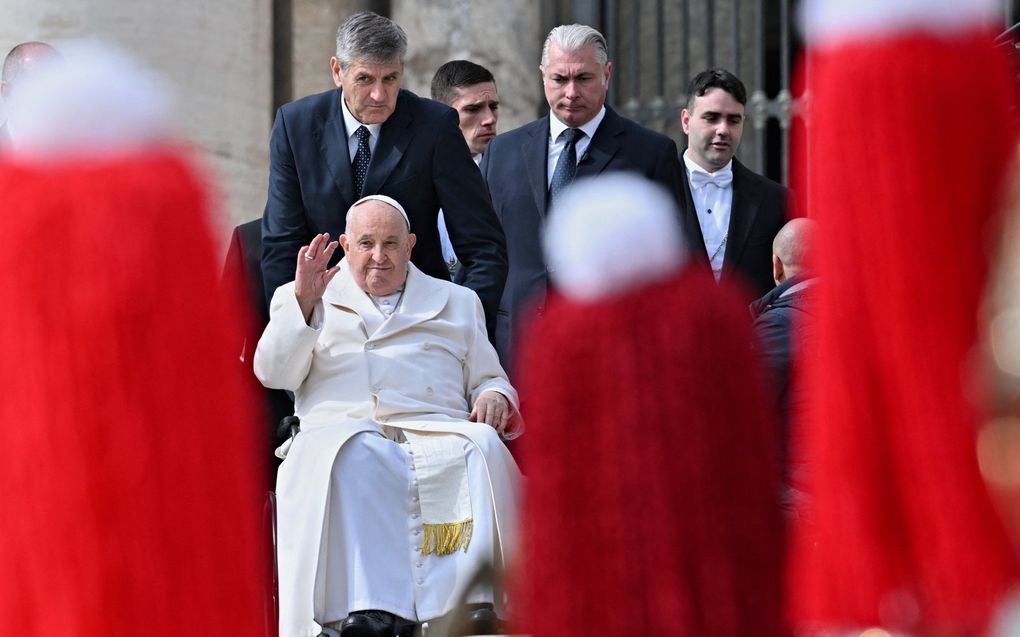 Paus Fransciscus tijdens zijn wekelijkse audiëntie op het Sint-Pietersplein in Rome, 13 maart.  beeld AFP, Andreas Solaro