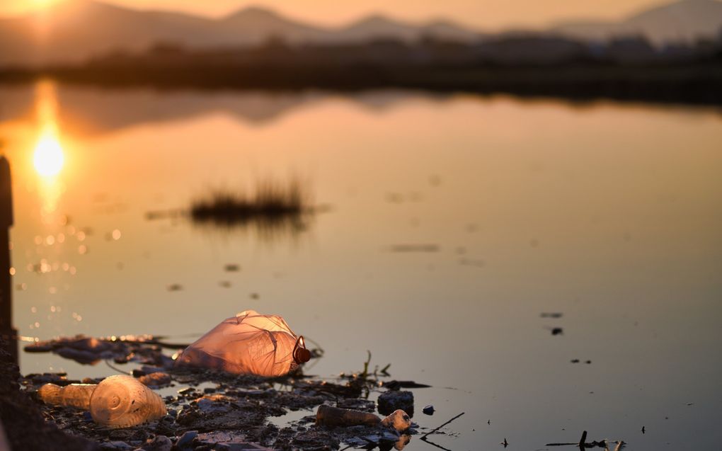 „Door en na de zondeval is de mens in onmatigheid vervallen. Maar God komt de aarde, déze aarde, vernieuwen.” beeld iStock