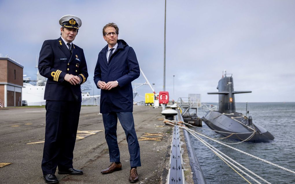 Staatssecretaris Van der Maat van Defensie bij de presentatie van het besluit voor de bouw van nieuwe onderzeeboten. beeld ANP, Ramon van Flymen