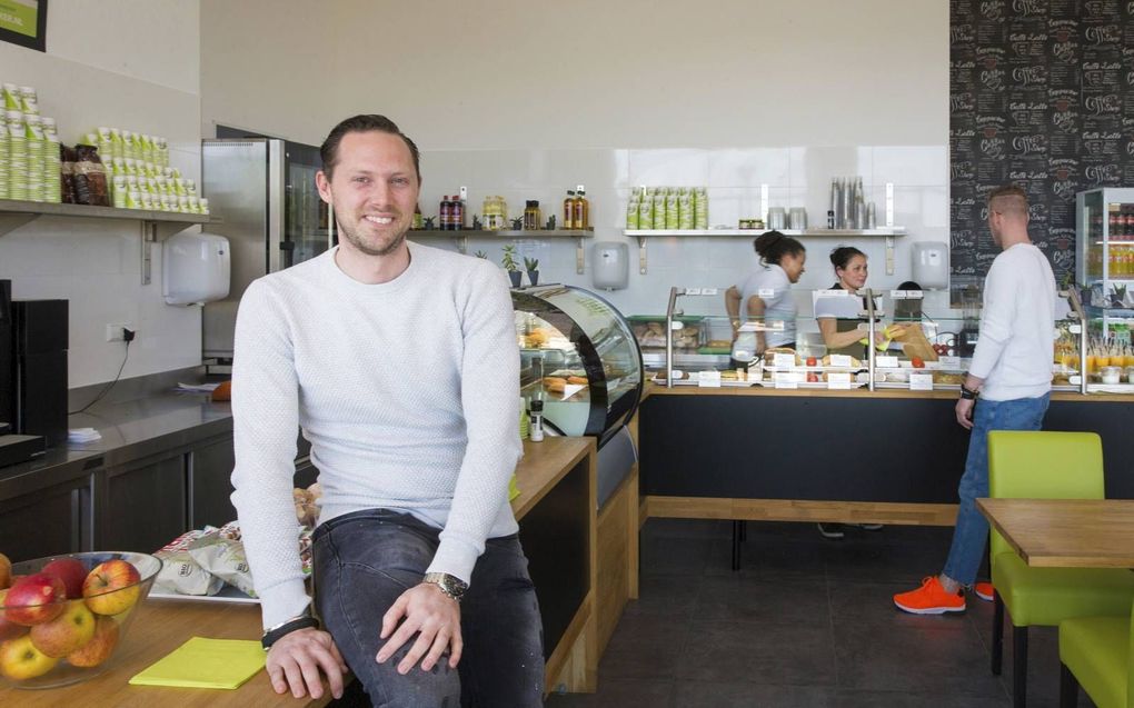 Broodjeszaakondernemer Mikel Schutte ziet markt voor zeker honderd filialen. „Bij gemeentehuizen, ROC’s, pretparken: noem maar op.” beeld RD, Henk Visscher
