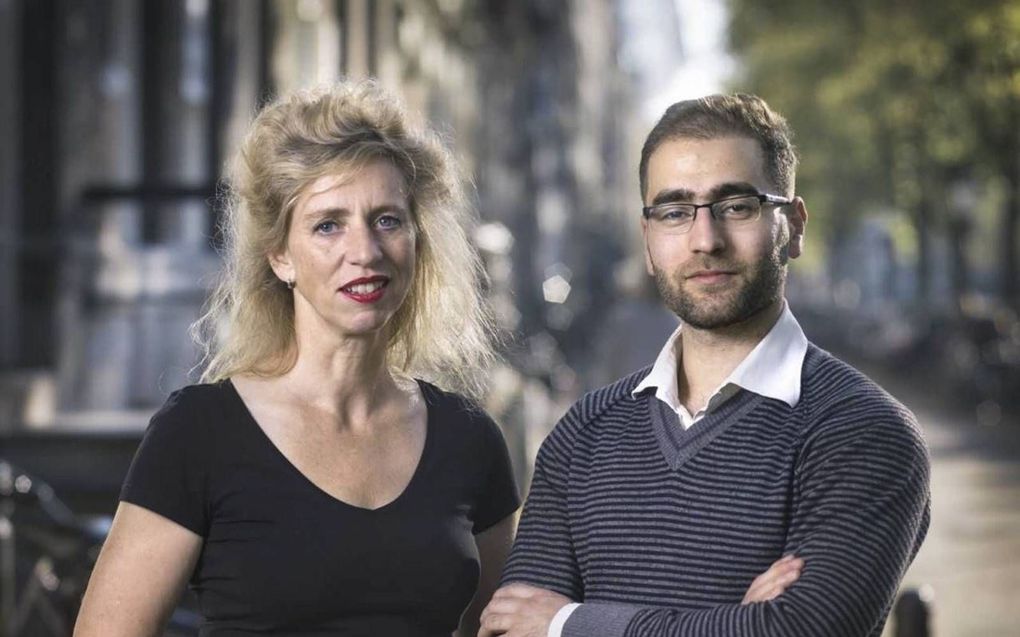 Wael (rechts) met auteur Suzanna Jansen. beeld uitg. Balans