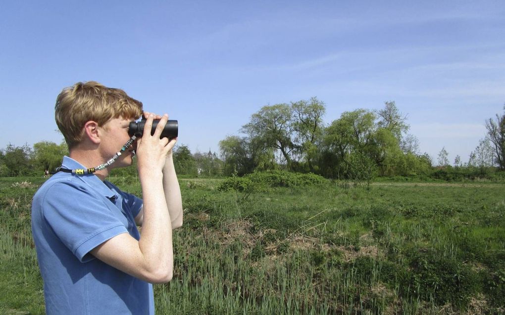 Cornelis Fokker (23) signaleert een toenemende belangstelling in Nederland voor vogels. beeld RD