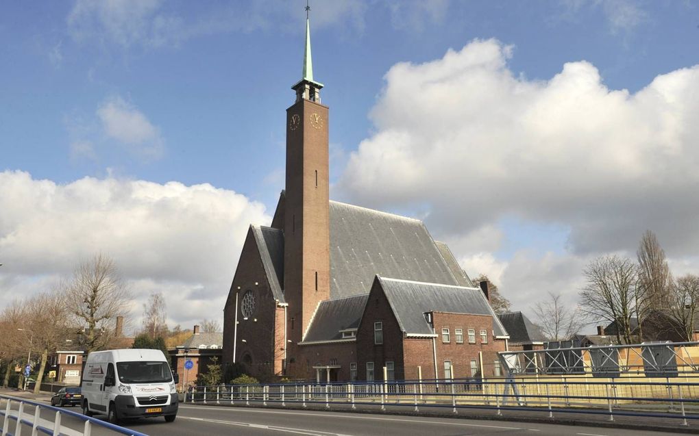 Een crowdfundingsactie voor het behoud van de Sint-Annakerk aan de A9 in Amstelveen leverde 300.000 euro op. beeld Paul Dijkstra