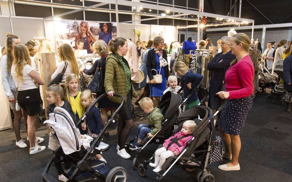 De eerste bezoekers druppelden dinsdagmorgen binnen in de Evenementenhal Gorinchem voor de extra editie van de Familiedagen. Die vindt plaats vanwege het 10-jarig jubileum van het evenement. beeld RD, Anton Dommerholt