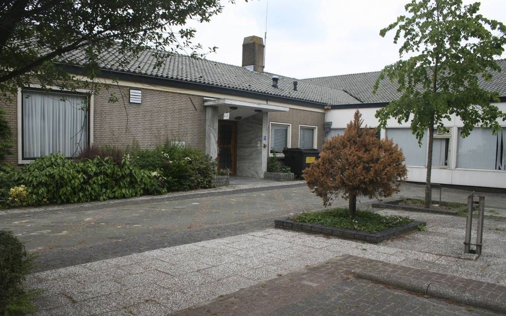 Het dorpshuis in Leerbroek wordt vernieuwd. Er blijkt extra geld nodig te zijn om de oorspronkelijke plannen uit de voeren. beeld André Bijl