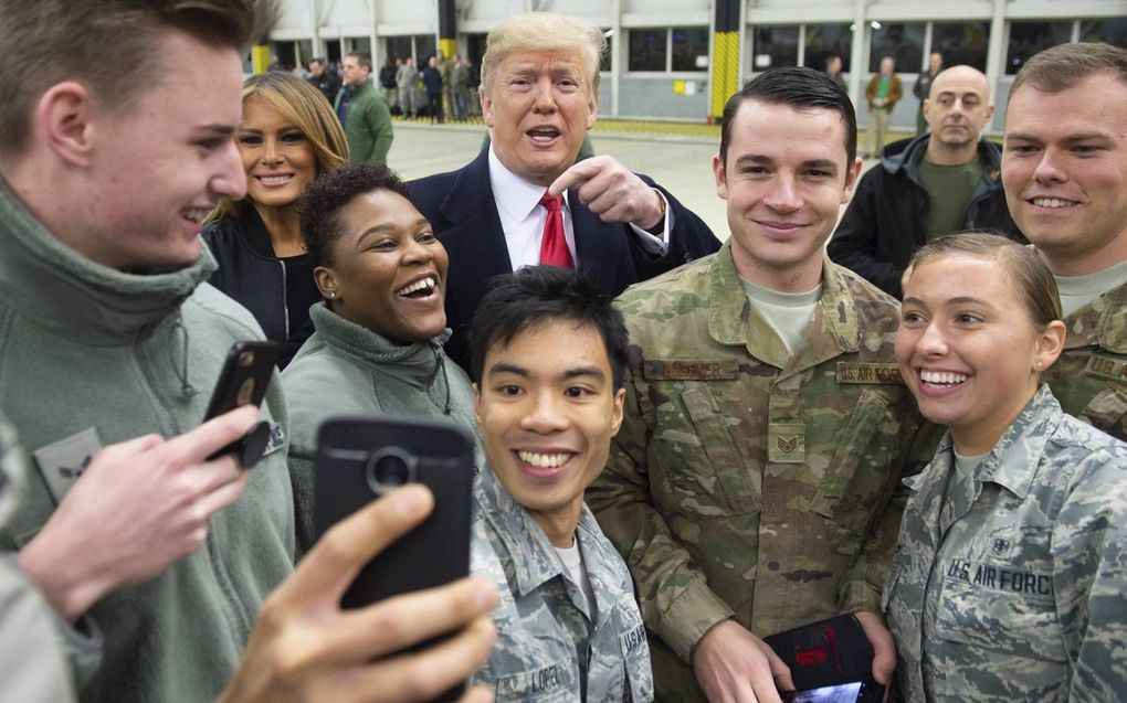 Het grootste deel van de militaire uitgaven van de VS is gericht op andere regio’s dan Europa. Foto: President Trump bezoekt de Amerikaanse basis Ramstein in Duitsland.  beeld AFP, Saul Loeb