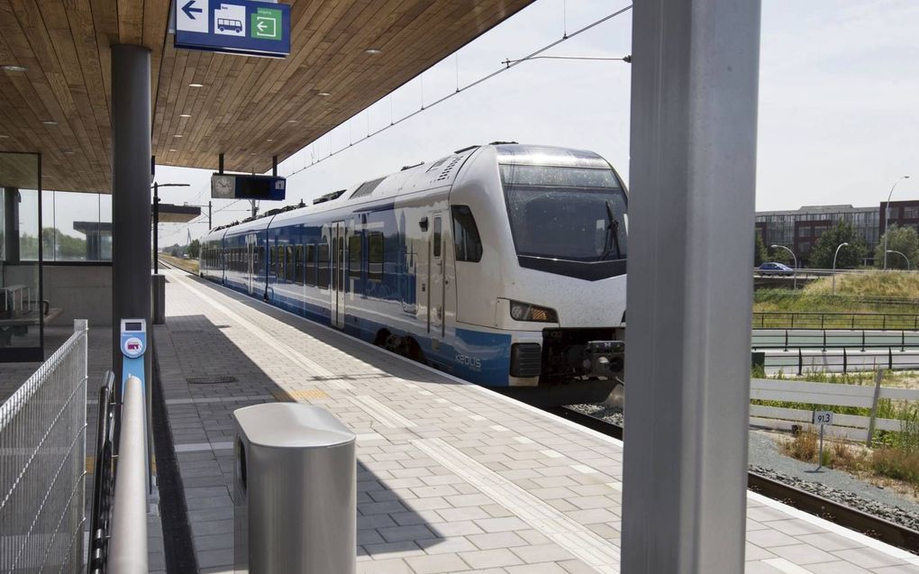 Het Kamperlijntje, de spoorlijn tussen Zwolle en Kampen die voor de nodige problemen zorgt. Hier bij station Stadshagen. beeld RD, Anton Dommerholt