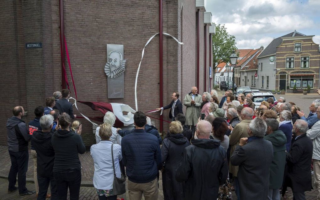 In Oudewater is zaterdag een muurplaat onthuld van Jacobus Arminius. Het nieuwe beeld –een roestvrijstalen muurplaat met een imprint van Arminius– kreeg een plek aan het Arminiusplein. Arminius werd rond het jaar 1560 in Oudewater geboren. Op de Dordtse s