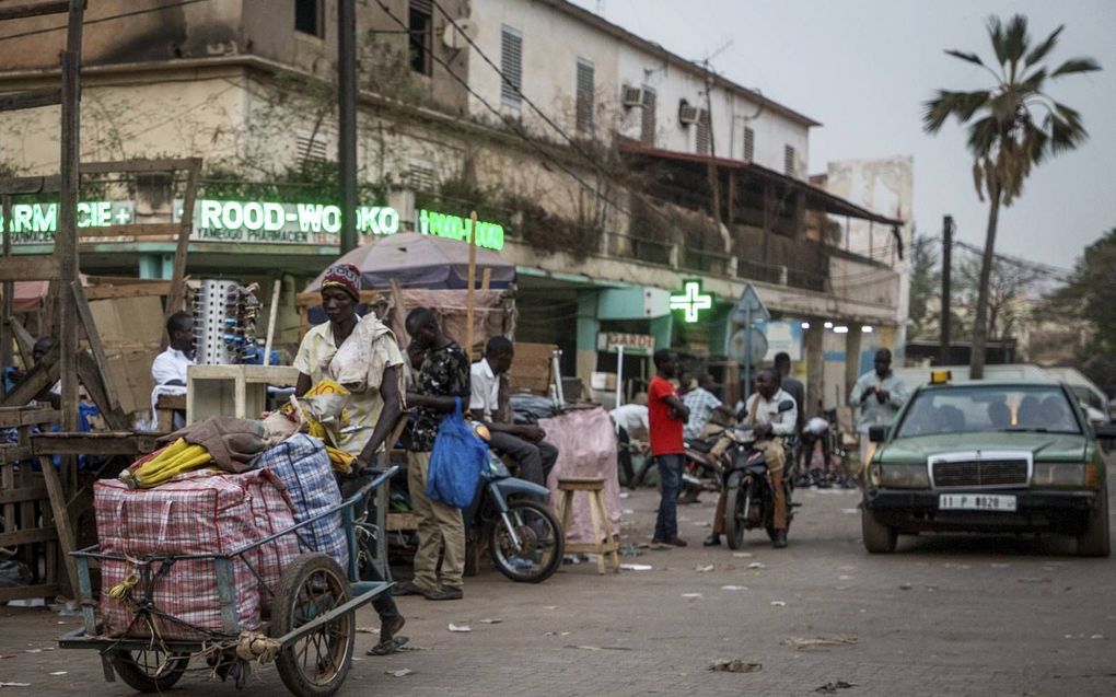 Burkina Faso zucht onder geweld. Beeld: markt in hoofdstad Ouagadougou. beeld AFP, Olympia de Maismont