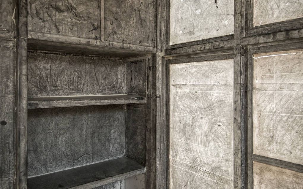 Rubbing/Loving Project: Company Housing of Gwangju Theater, 2012, Do-ho Suh. beeld Jaco Hoeve