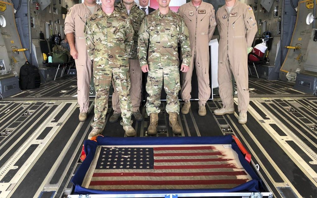 De vlag van D-day aan boord van de Boeing C17 van het Amerikaanse leger. beeld US Air Force