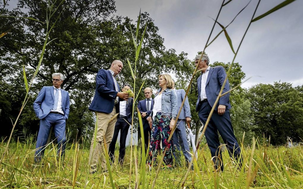 Minister Cora van Nieuwenhuizen op werkbezoek. beeld ANP, Robin van Lonkhuijsen