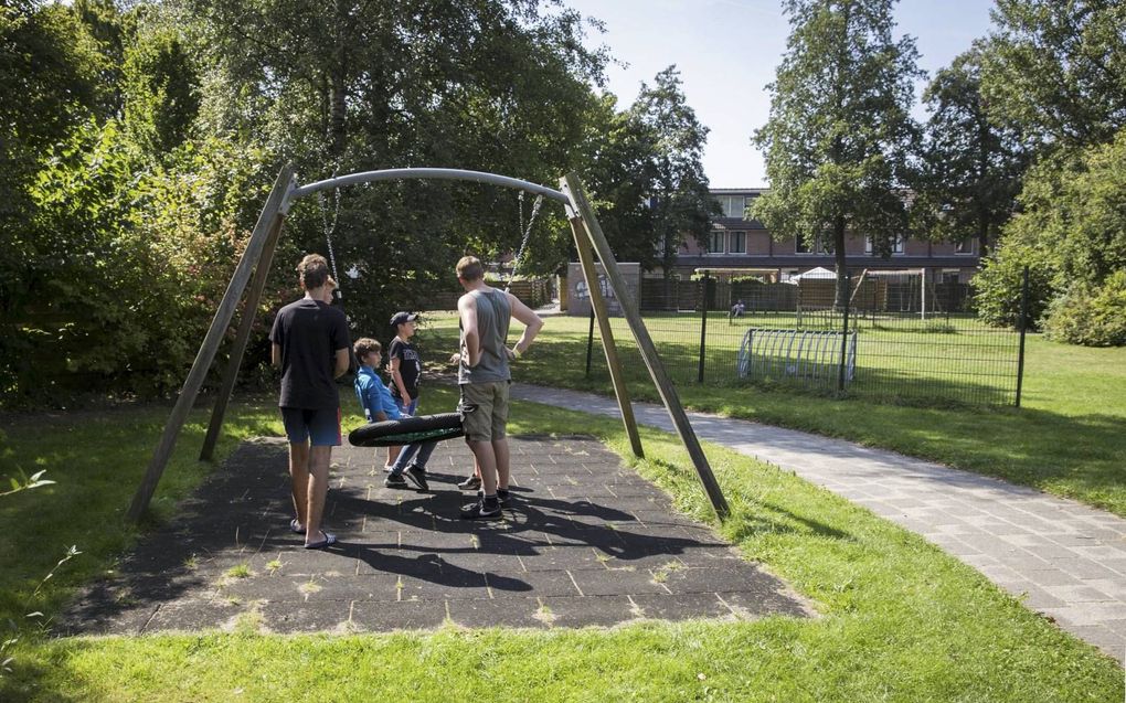 De speeltuin in Assen, waar zaterdag een verdachte van een zedendelict om het leven kwam. Vijf verdachten zijn weer op vrije voeten.  beeld ANP, Vincent Jannink