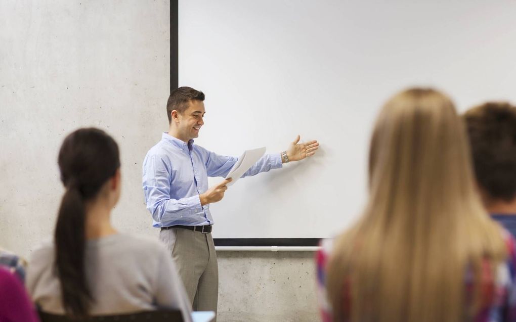 De vraag is of je je bewust bent van de niet te onderschatten waarde die je als leraar of onderwijsassistent toevoegt aan het leven van jonge mensen. beeld iStock