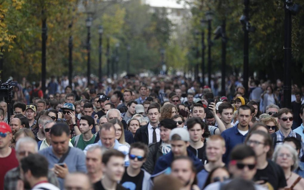 Demonstratie tegen de uitsluiting van partijen en kandidaten bij de verkiezingen van zondag in Moskou, 31 augustus. De oppositiepartijen die wél mee mochten doen, kregen zondag fors meer steun dan bij eerdere verkiezingen. beeld EPA, Sergei Ilnitsky