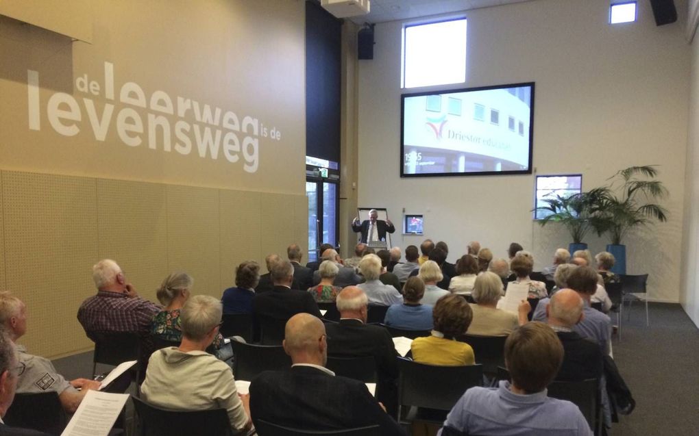 Dr. R. van Kooten sprak vrijdag in Gouda over het huwelijk. beeld RD