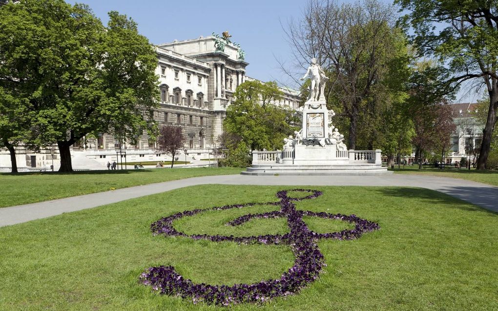 Standbeeld van Mozart in de paleistuin van de Hofburg in Wenen. beeld Getty Images/iStock