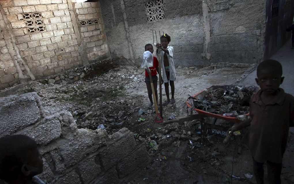 Wereldwijd leven er nog steeds 40 miljoen mensen in slavernij. Een op de vier daarvan is kind. In Haïti zijn zo’n 300.000 kinderen door arme ouders aan familie of een rijk gezin ‘weggegeven’ of ‘verkocht’. Ze worden uitgebuit en niet zelden misbruikt. be