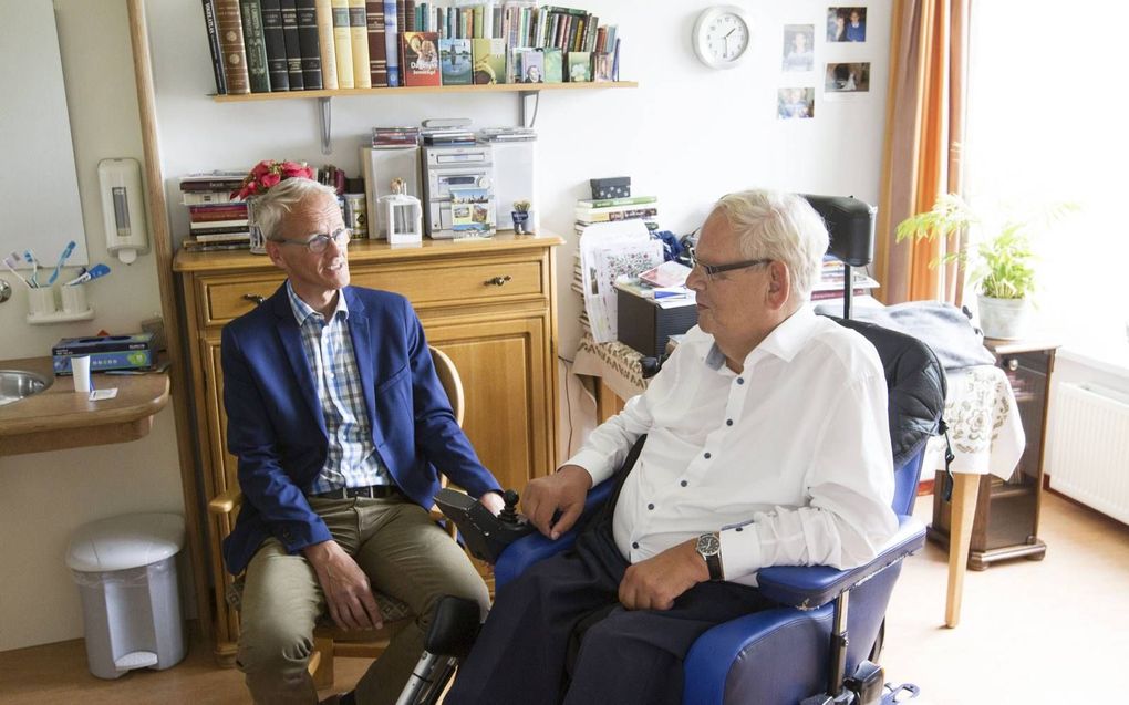 Verpleeghuisarts Alfred Teeuw en bewoner Wim Ramp, mannen van de beginfase van Salem. beeld Anton Dommerholt