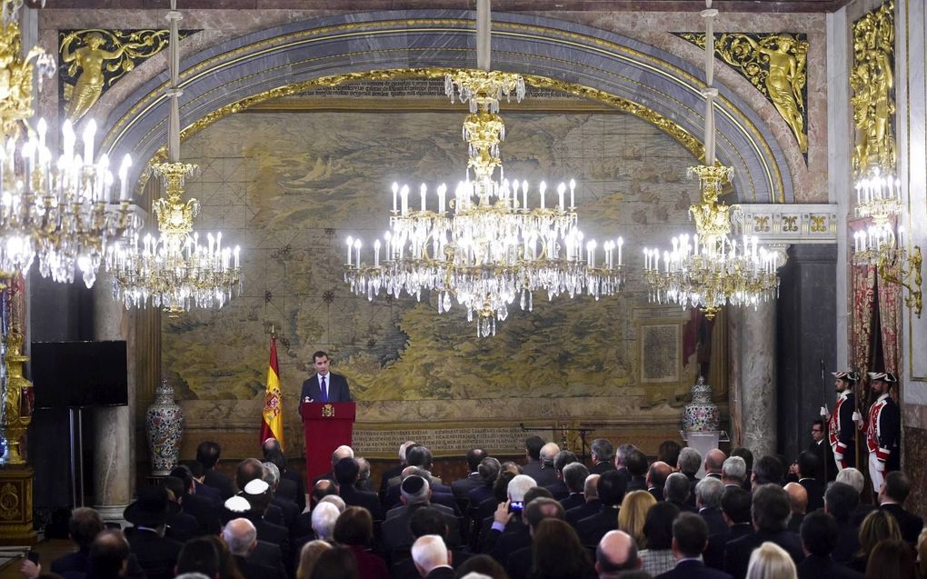 Koning Felipe VI van Spanje spreekt tijdens een bijeenkomst ter erkenning van verdreven Sefardische Joden, november 2015. beeld AFP, Pierre-Philippe Marcou