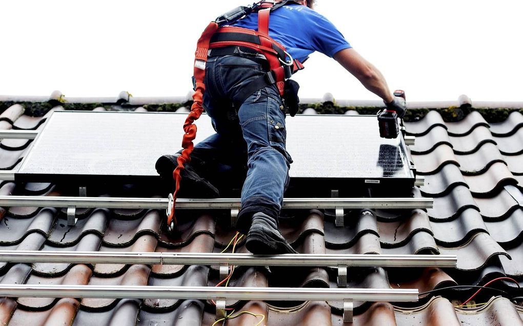 Zonnepanelen verdienen zichzelf na zo’n zeven jaar terug, stelt Hans André de La Porte, woordvoerder van Vereniging Eigen Huis  beeld ANP, Koen van Weel