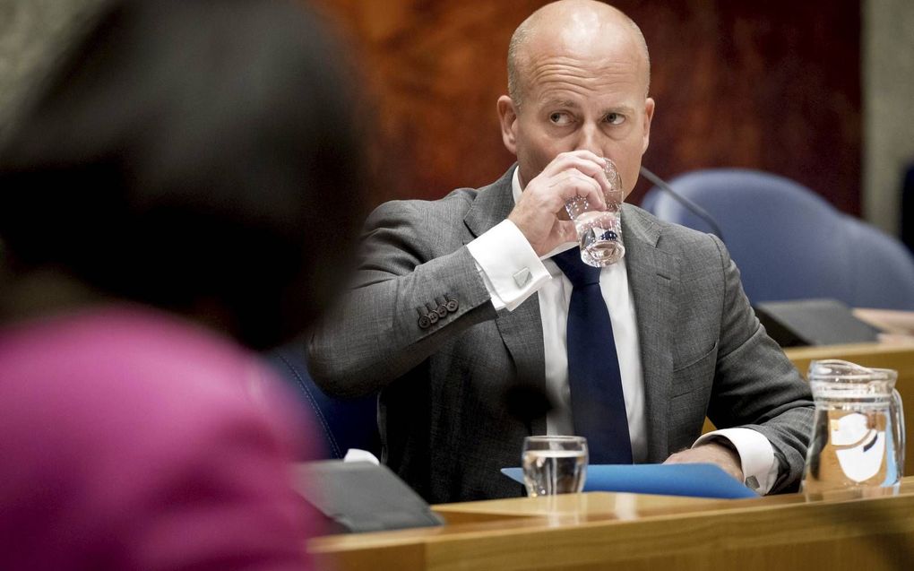 Raymond Knops, staatssecretaris van Binnenlandse Zaken en Koninkrijksrelaties tijdens een debat in de Tweede Kamer over de begroting van Binnenlandse Zaken. beeld ANP, Koen van Weel