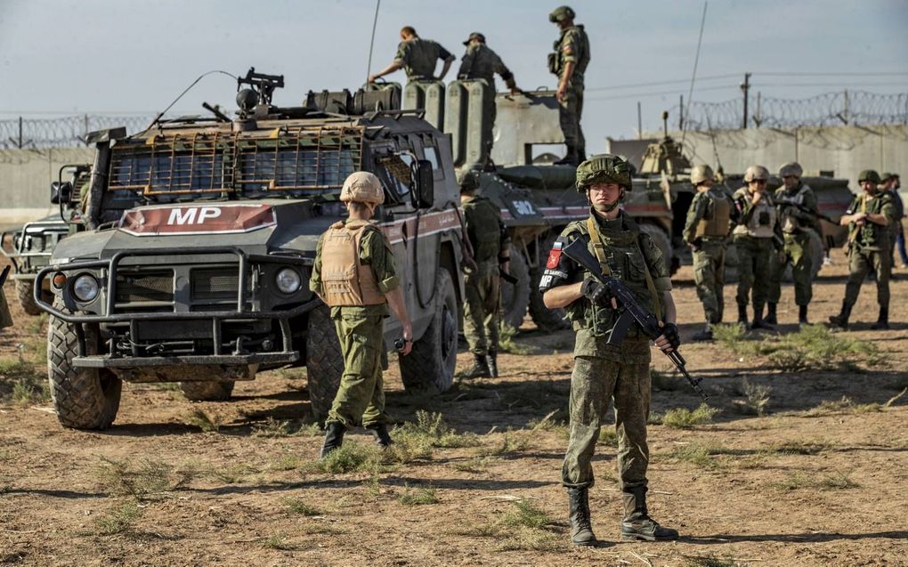 Syrië is al ten tijde van de Sovjetunie de spil van het Russische veiligheidsbeleid. Foto: Russische militaire politie patrouilleert samen met Turkse militairen in het noordoosten van Syrië.  beeld AFP, Delil Souleiman