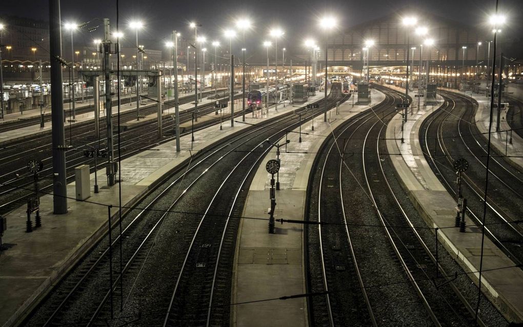 Lege perrons op Gare du Nord in Parijs, donderdag. beeld AFP, Joel Saget