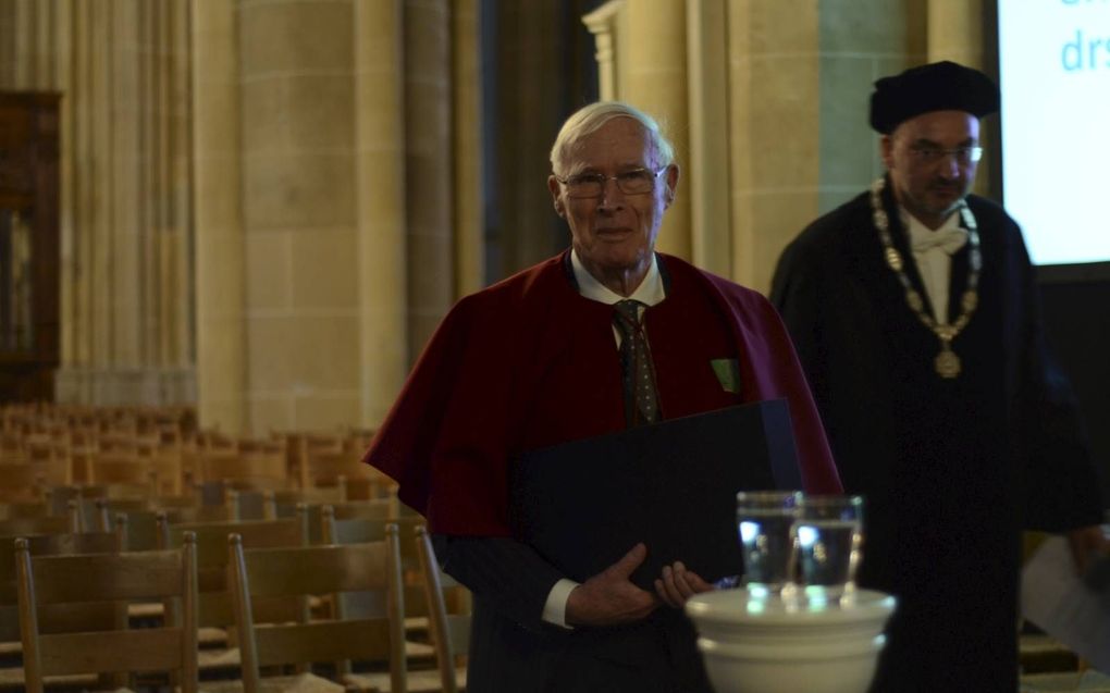 De Theologische Universiteit Kampen verleende vrijdag een eredoctoraat aan ds. H. de Jong. beeld Lyanne de Haan-Wilts