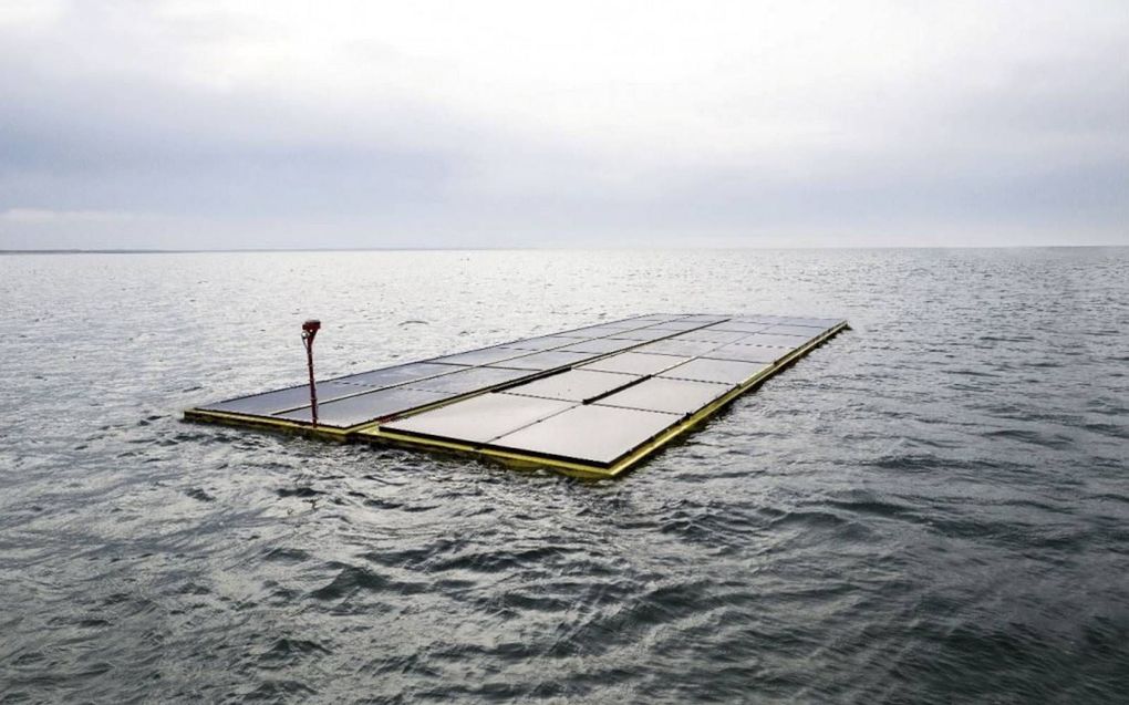 Het is mogelijk om op 5 procent van de Nederlandse Noordzee de helft van de totale energiebehoefte met zonnecellen op te wekken. beeld Oceans of Energy