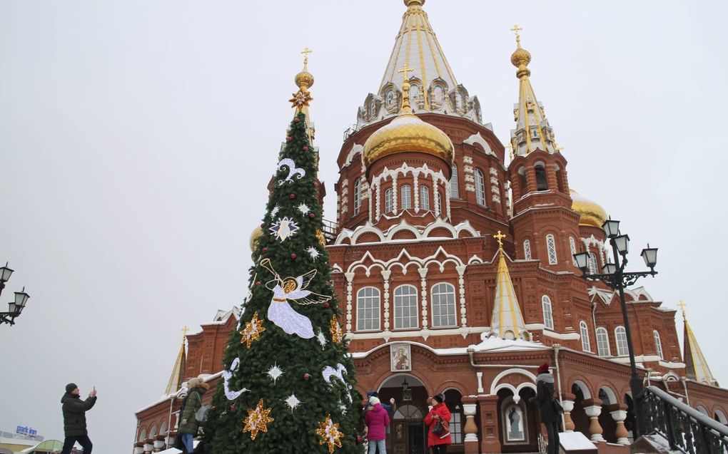 De St. Michaïlkathedraal in Moskou probeert de kerstboom weer te claimen voor Kerst. beeld William Immink