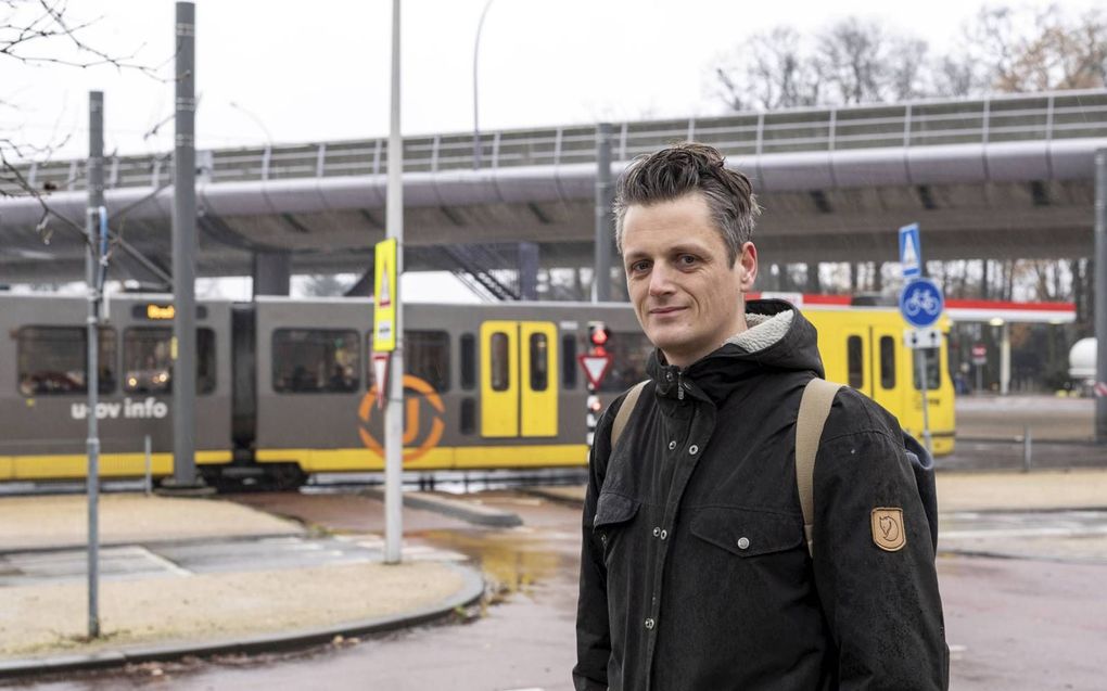 Daan Molenaar op het 24 Oktoberplein in Utrecht waar hij op 18 maart ontsnapte aan de terreur van aanslagpleger Gökmen T. „Samen met een paar anderen ben ik hard weggerend.” beeld André Dorst