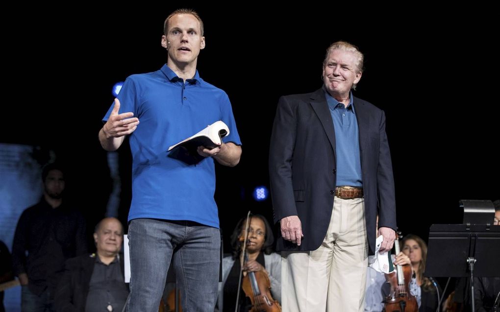 De Amerikaanse president Donald Trump (r.) bezocht in juni de McLean Bible Church in Vienna, Virginia. beeld EPA, Sarah Silbiger