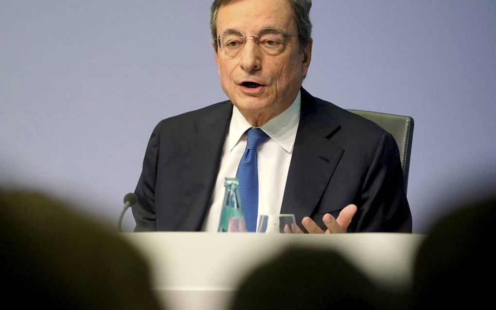 Voormalig ECB-president Mario Draghi. beeld EPA, Ronald Wittek