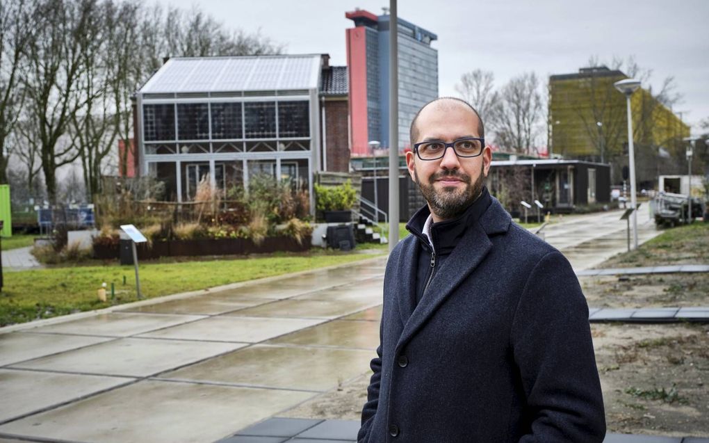 Manager Santoo in The Green Village in Delft. Studenten testen innovaties in woningen op het universiteitscomplex. beeld Roel Dijkstra