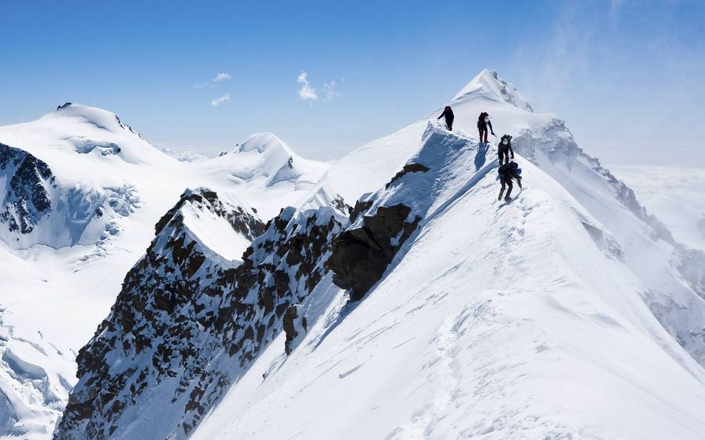 Aan wie kun je in 2020 liefde, trouw, genegenheid, en warmte kwijt om het weidse uitzicht van de tweede berg te beleven? beeld iStock