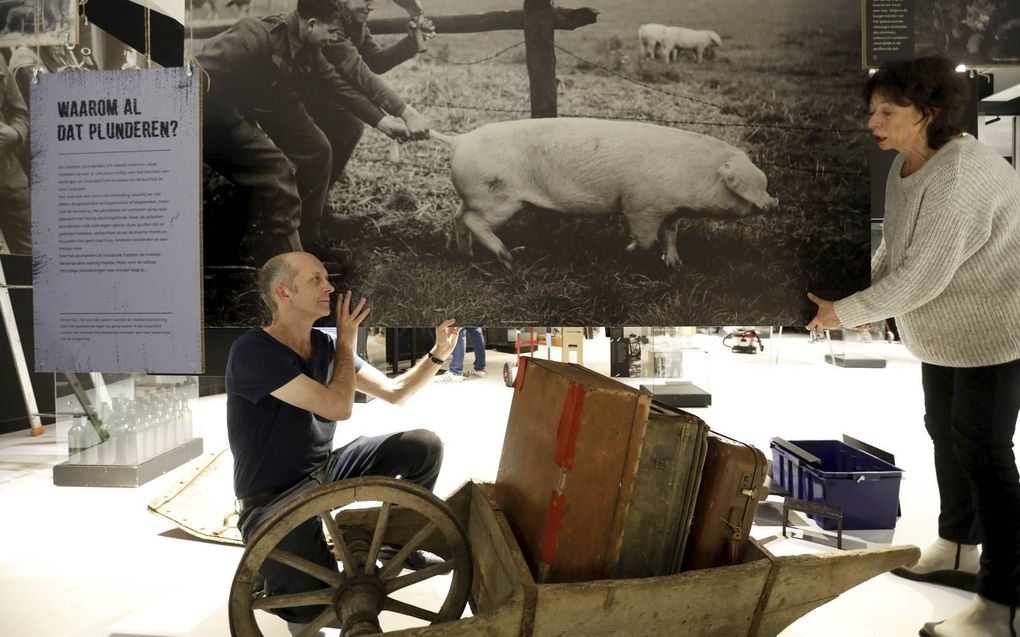 Betuwenaren die in het laatste oorlogsjaar waren geëvacueerd, troffen bij terugkeer hun huizen kapotgeschoten en leeggeplunderd aan. Geallieerde soldaten roofden alles wat van waarde was. Het Vrijheidsmuseum in Groesbeek wijdt aan de lang verzwegen gebeur