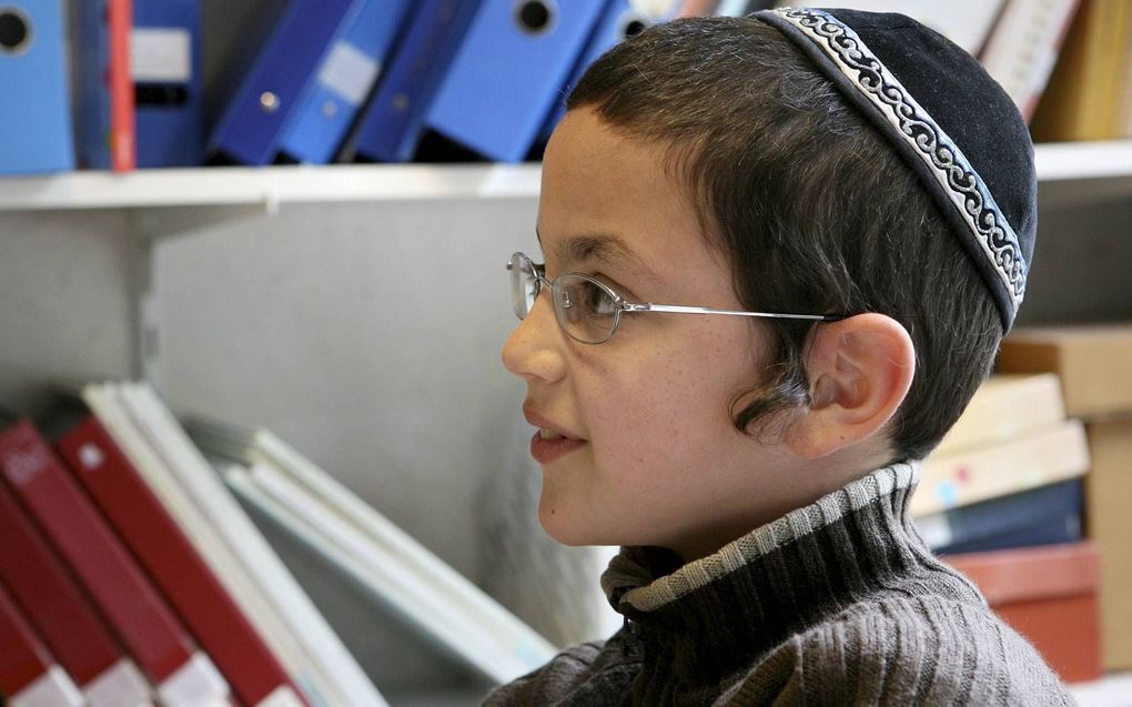 Leerling van het Cheider, de orthodox-Joodse school in Amsterdam.  beeld Sjaak Verboom