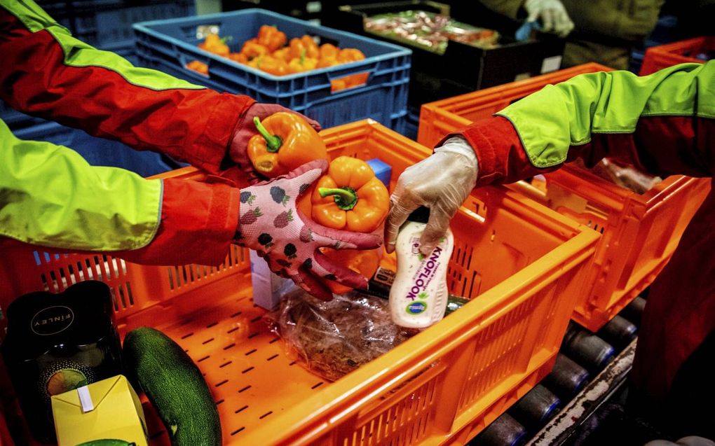 Volgens Voedselbanken Nederland is het aantal mensen dat geen geld heeft om voldoende eten te kopen en regelmatig honger heeft veel groter dan de groep die ze nu helpen. Schaamte weerhoudt velen ervan om zich voor gratis levensmiddelen naar een van de voe