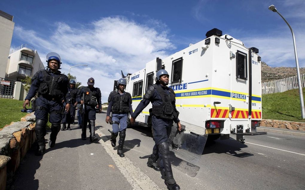 Zuid-Afrika kent al jarenlang aanzienlijk hogere geweldcijfers dan veel andere landen. Foto: politieoptreden in Kaapstad. beeld EPA, Nic Bothma