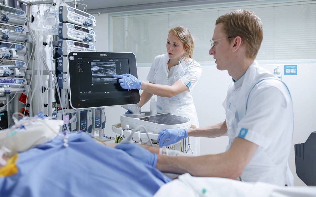 De druk op de intensive-careafdelingen neemt in zeer snel tempo toe. beeld Radboud UMC