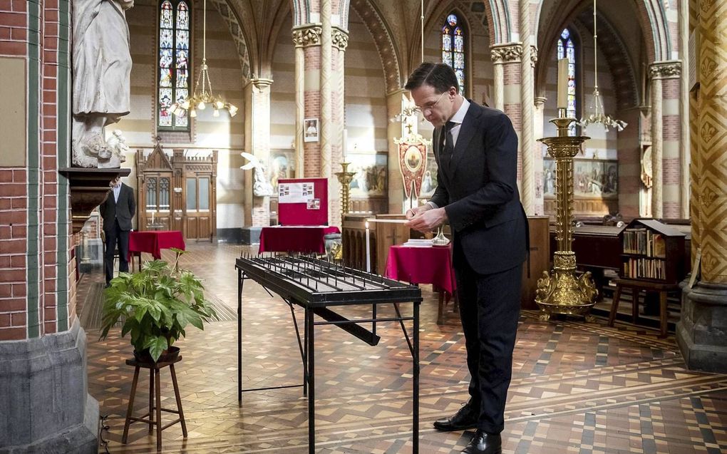 Premier Rutte bracht woensdag een bezoek aan de rooms-katholieke Sint-Jacobus de Meerderekerk in Den Haag. Na afloop twitterde hij: „Vandaag bezocht ik de St. Jacobskerk in Den Haag. De Paasweek is voor velen een tijd van gezamenlijkheid, rituelen en trad